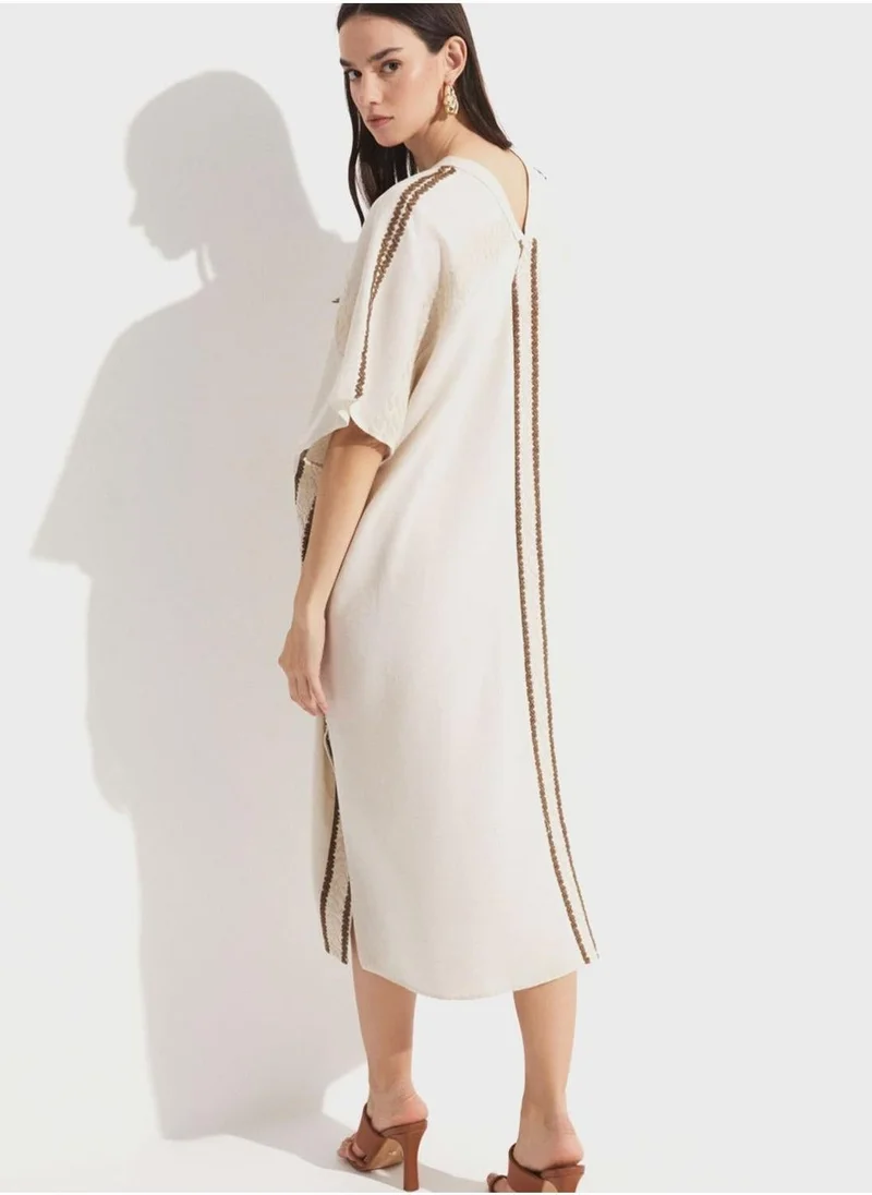 جون تونيك بياقة على شكل حرف  وفتحة جانبية